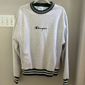 Champion Reverse Weave Gray Crewneck Sweater with Classic Design